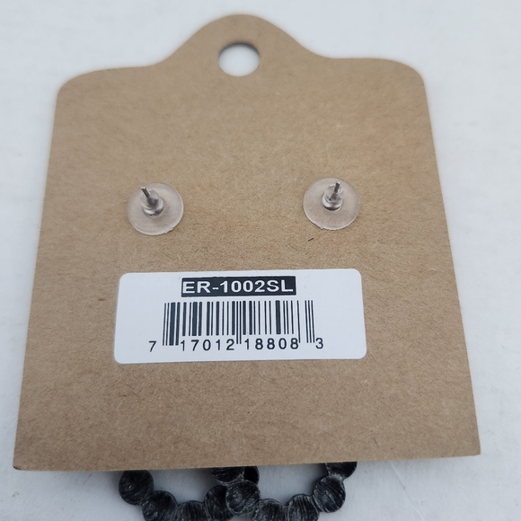 Rustic Couture's Women's Gray floral drop post earrings - Picture 3 of 3